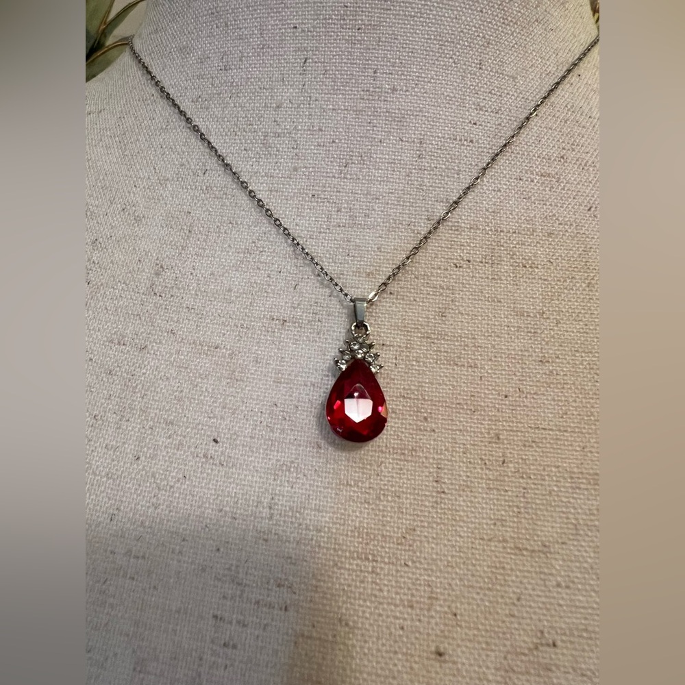 Red Teardrop Pendant Necklace NWOT - Picture 5 of 5